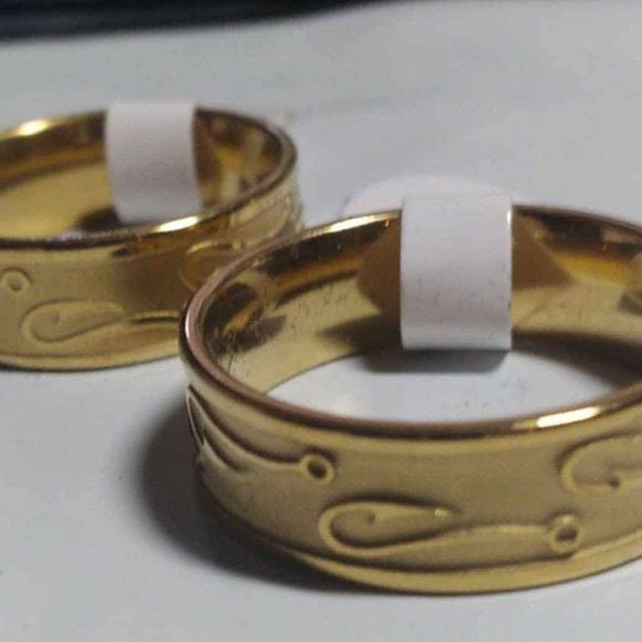 Men's Gold Finish Fishing Hook Ring for The Angler in your life Sz 10, and 12 - Picture 2 of 3